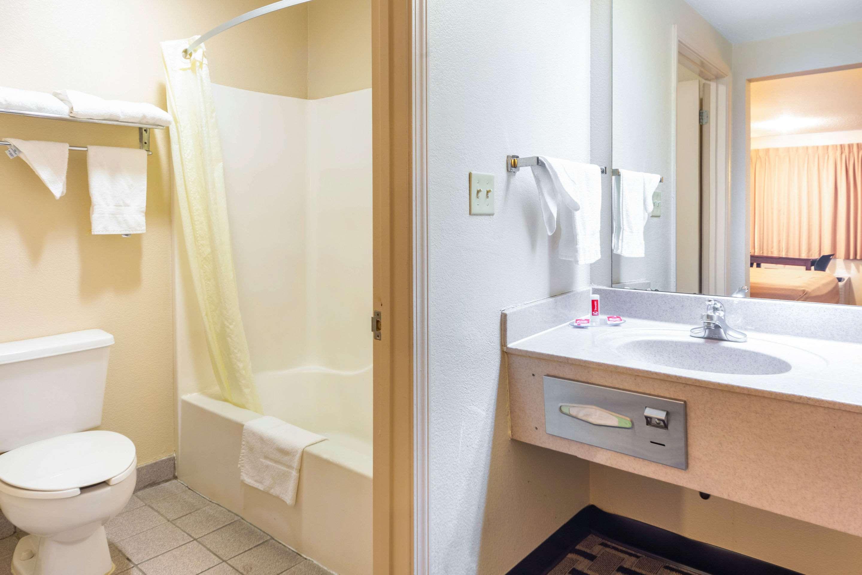 Econo Lodge לורל מראה חיצוני תמונה