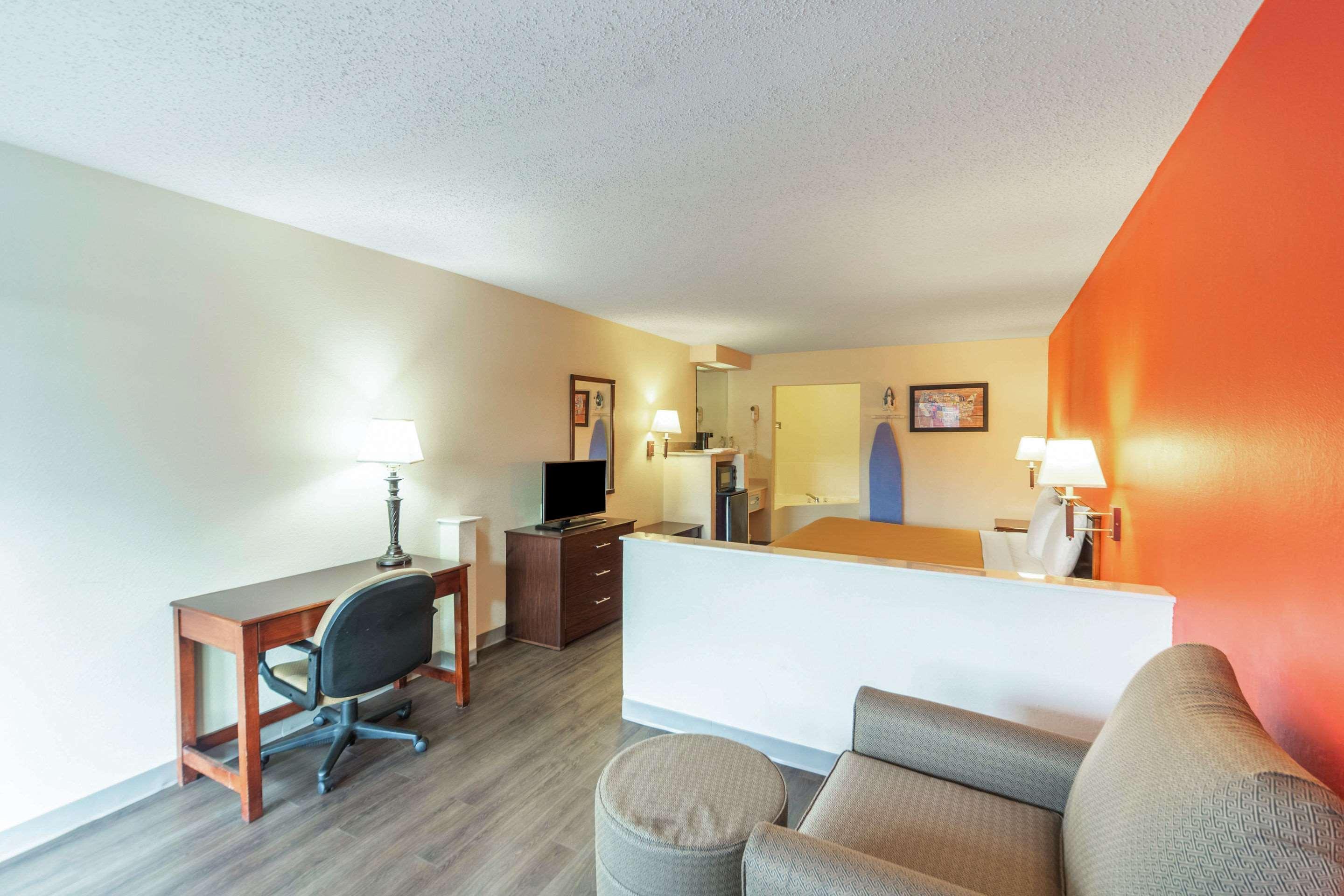 Econo Lodge לורל מראה חיצוני תמונה
