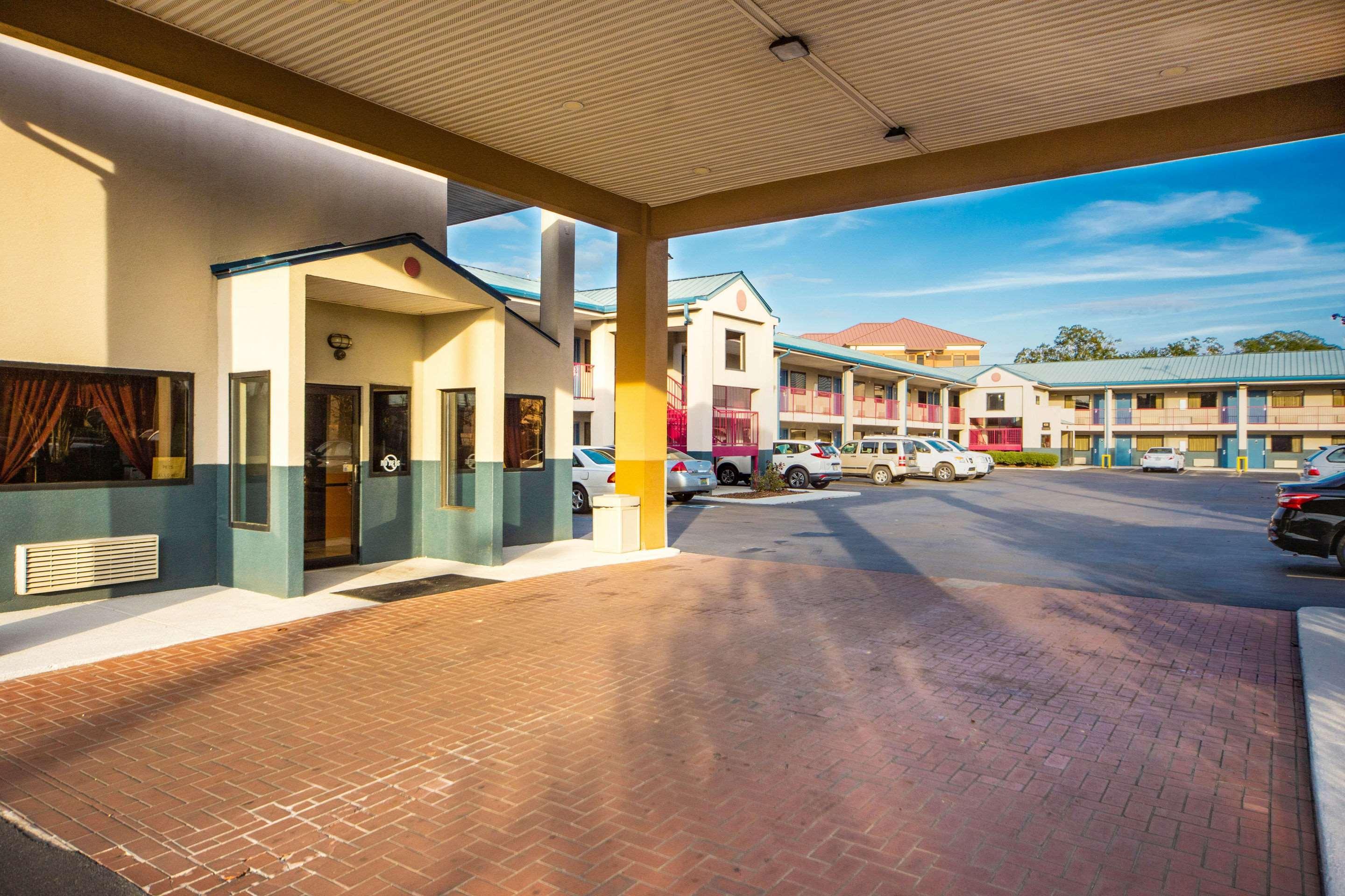 Econo Lodge לורל מראה חיצוני תמונה